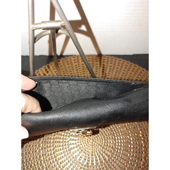 Michael Kors Hamilton Traveler Large Flap Wallet - Picture 4 of 7